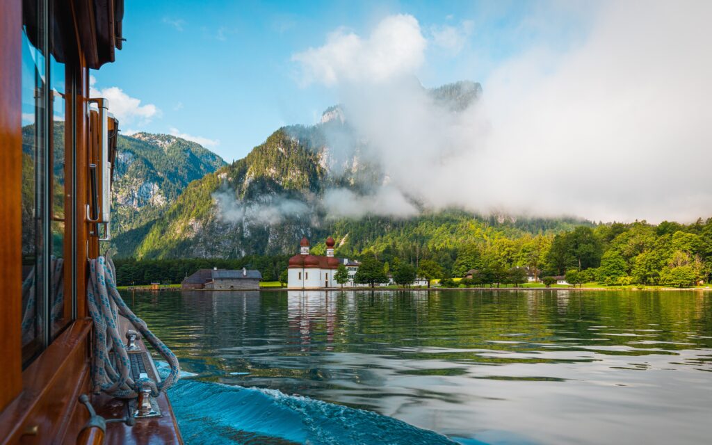 St. Bartholomä Königssee, Foto: Karl Ibri, Titelbild: Random Person, beide Unsplash