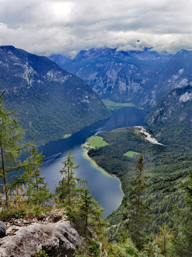 Königssee Aussichtspunkt Archenkanzel - mit Blick auf St. Bartholomä