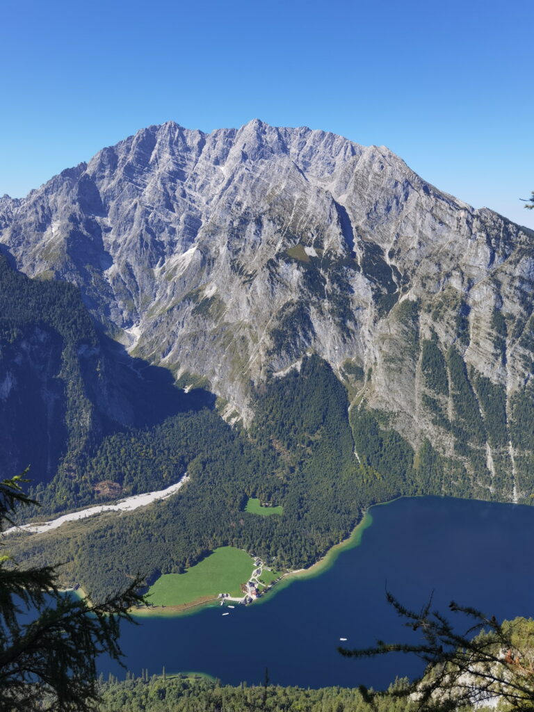 Spektakulärer Königssee Aussichtspunkt am Feuerpalfen - mit dem Watzmann